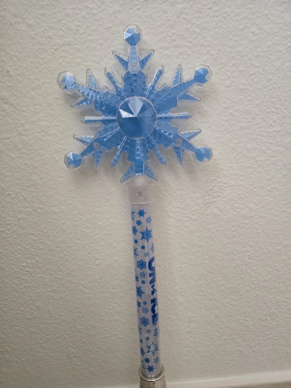 Disney on Ice Frozen Elsa Snowflake Light Up 3 Modes Wand 21